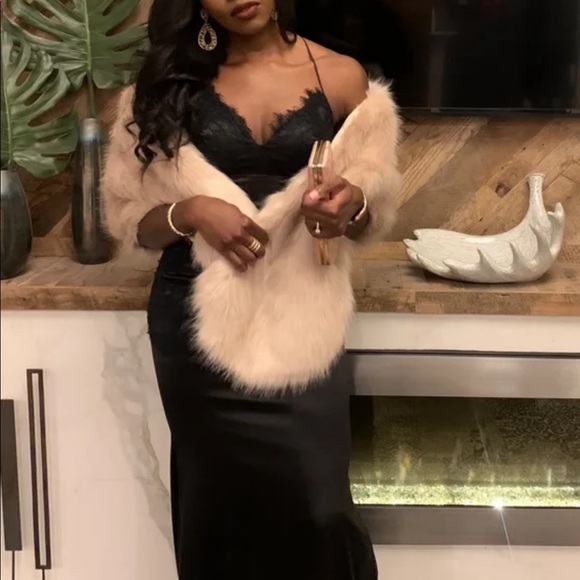 Nwot lulus faux fur stole - white - Picture 3 of 7